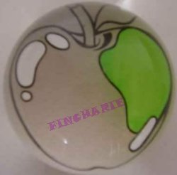 apple paperweight.jpg (8378 bytes)